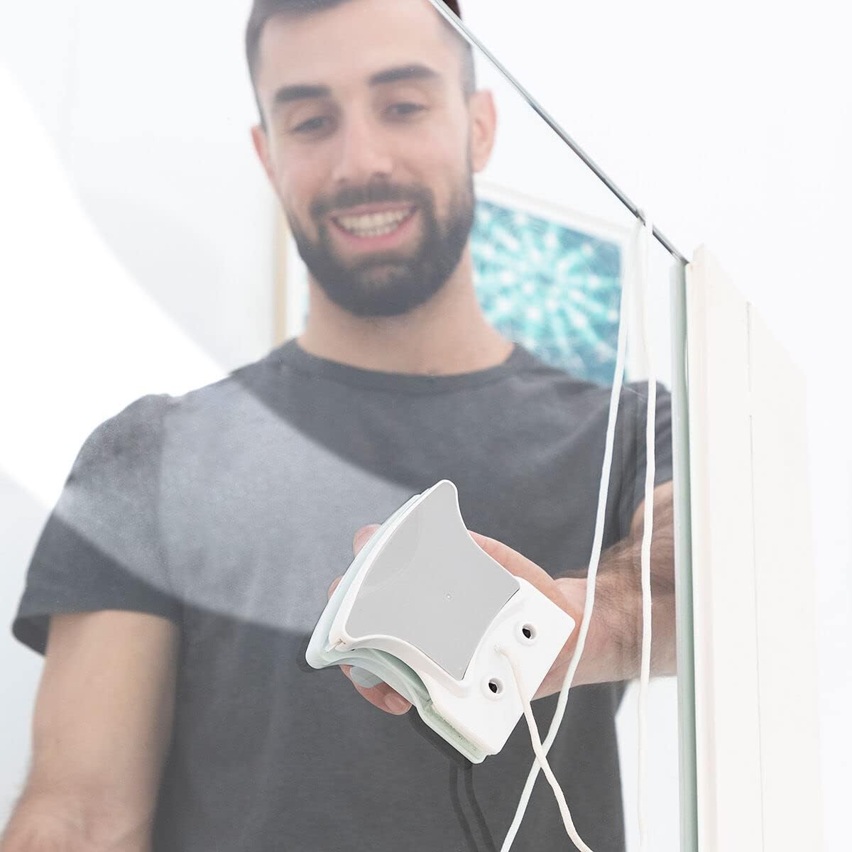 Magnetic Dual-Action Window Cleaner™