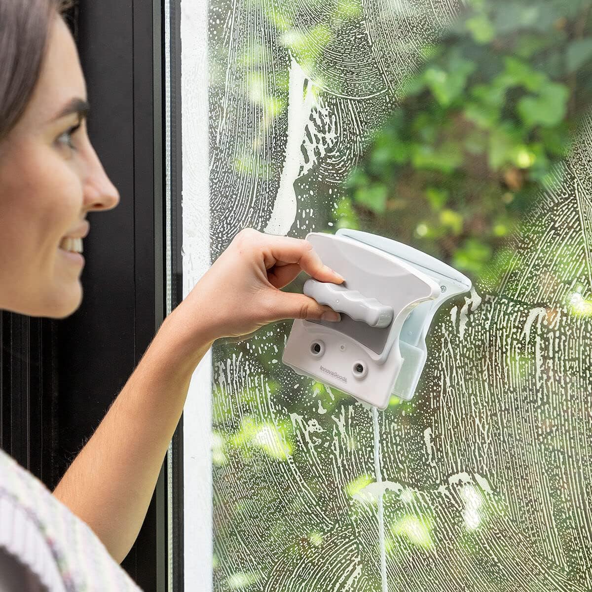 Magnetic Dual-Action Window Cleaner™